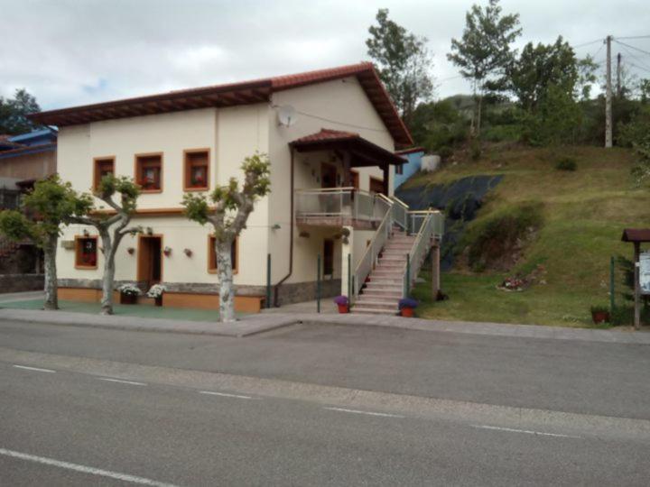 El Barredo Villa Onís Esterno foto
